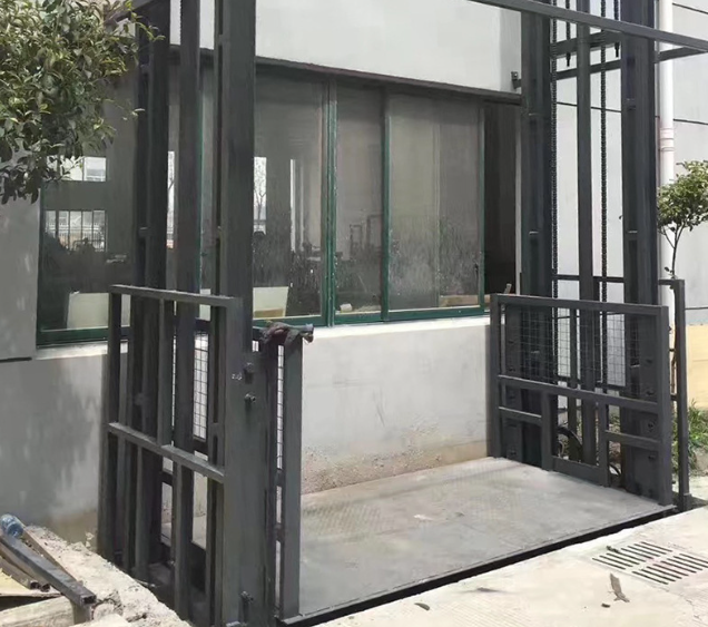 红毛镇导轨式施工升降机助力民生工程提速增效